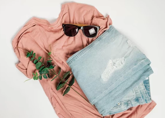 عکس زمینه سفید از پوشاک